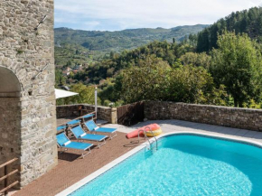 Flat with heated hot tub and shared pool